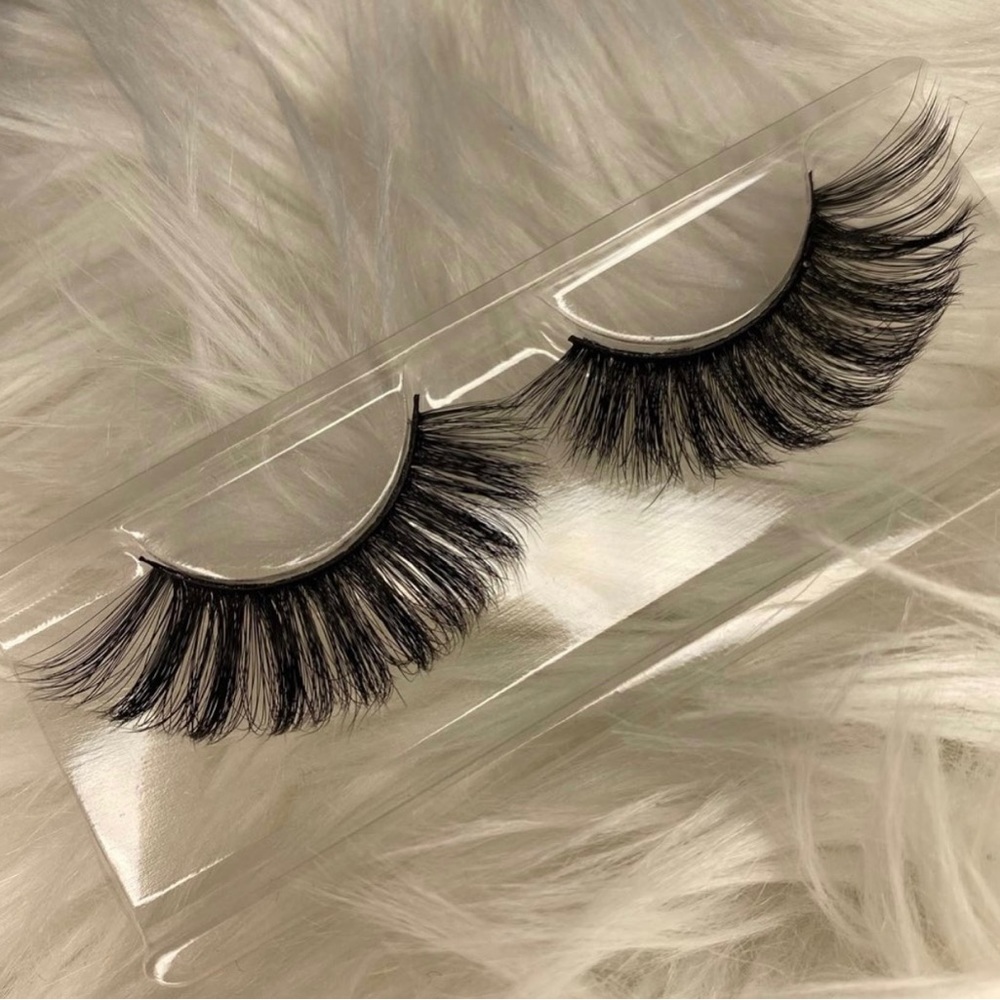 25mm Lashes💛 BRAND NEW!